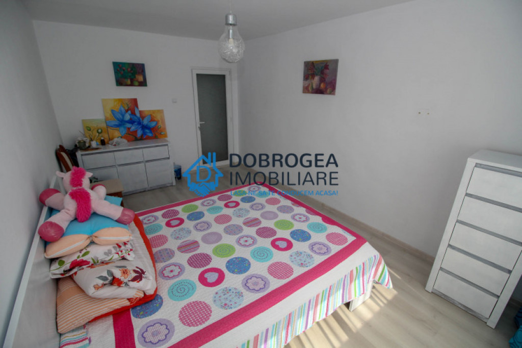 Spitalului, 2 cam transformat in 3, renovat, centrala, mobil