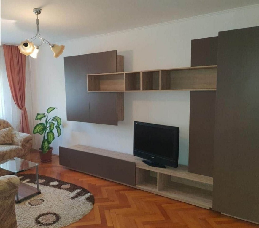 Inchiriere apartament o camera , decomandat , zona Lipovei