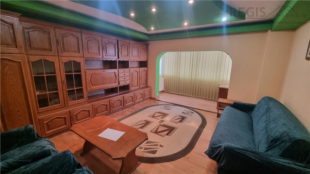 Apartament de trei camere pe strada Scriitorilor