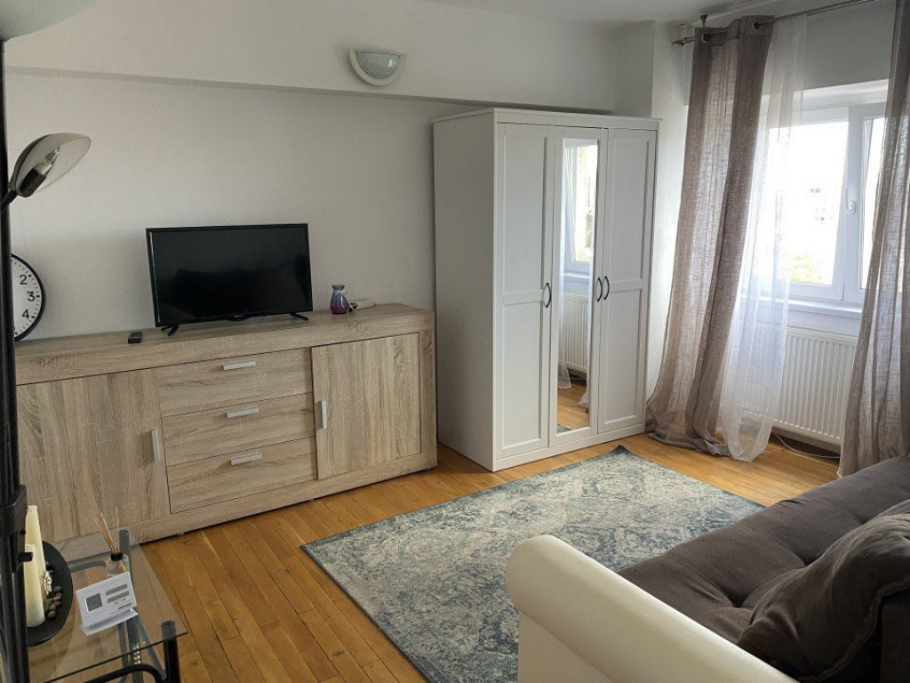 Garsoniera decomandata - zona Centrul Civic