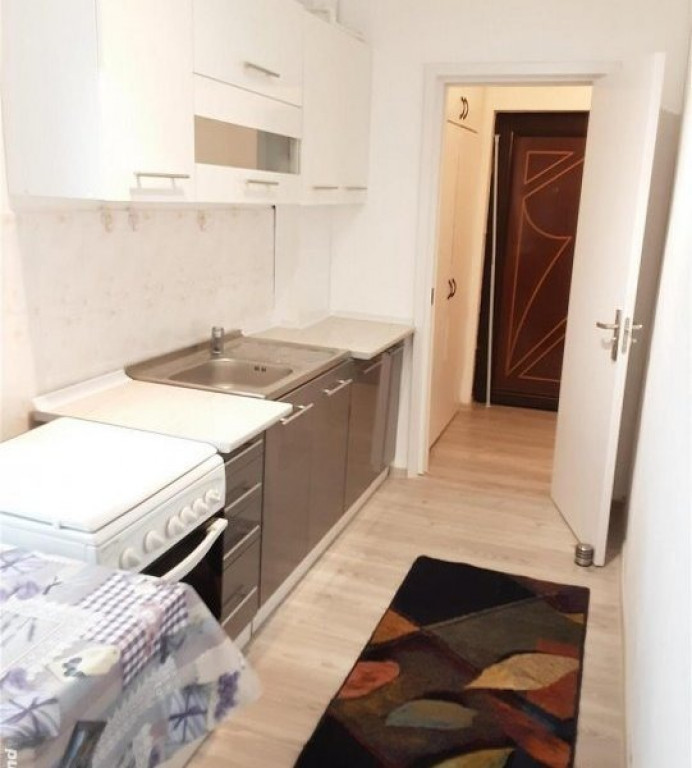 Inchiriez garsoniera 30 mp