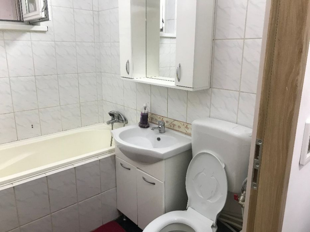 Inchiriez apartament o camera