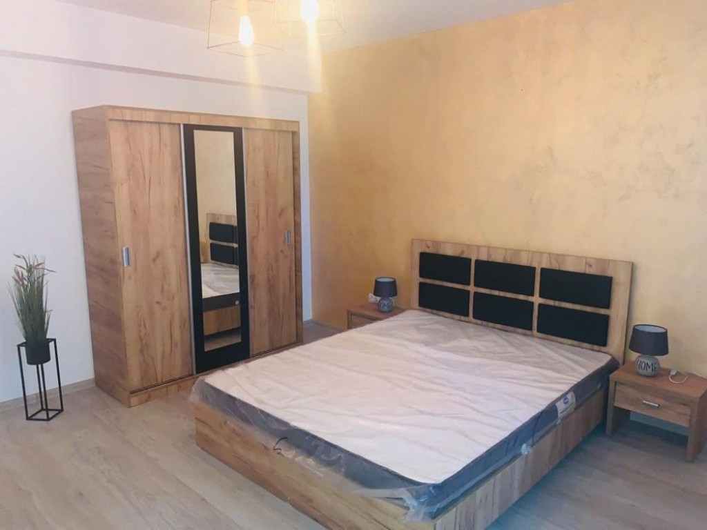 Inchiriez apartament o camera zona Buziasului