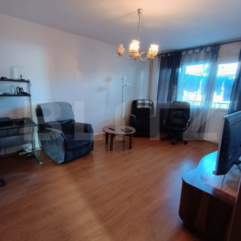 Apartament decomandat,3 camere, 59 mp utili + 10 mp terasa