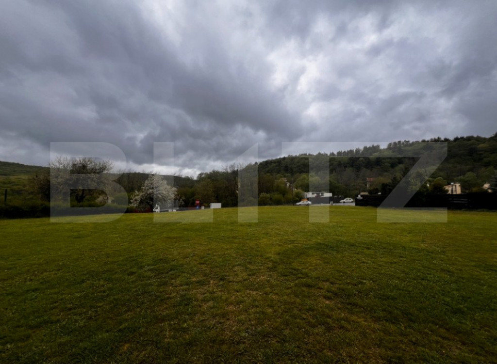 Teren intravilan, 1000mp, plan drept, front 30ml, utilitati,