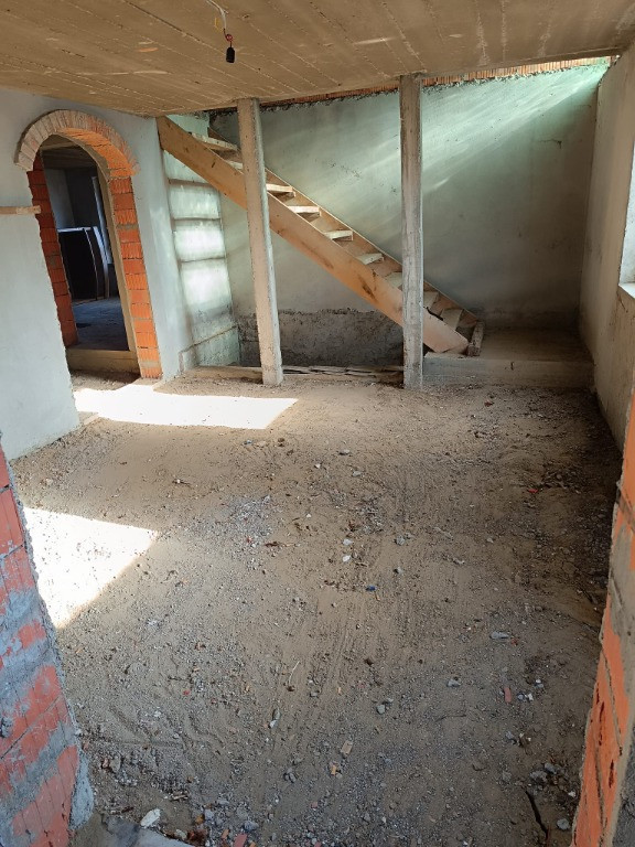 Deleni, Vaslui teren 3700mp si 2 imobile