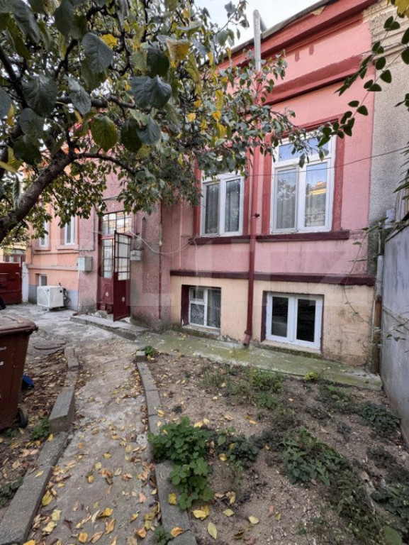 Casa 3 camere + camera frigorifică la subsol, Zona Gara de