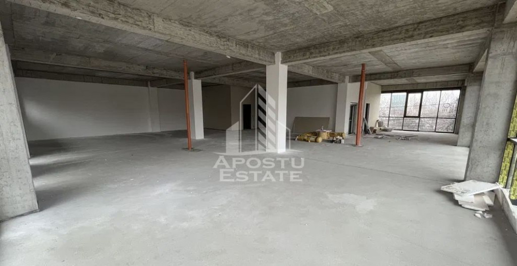 Spatiu comercial 340 mp utili, SAD, etaj1, parcari, Toron...