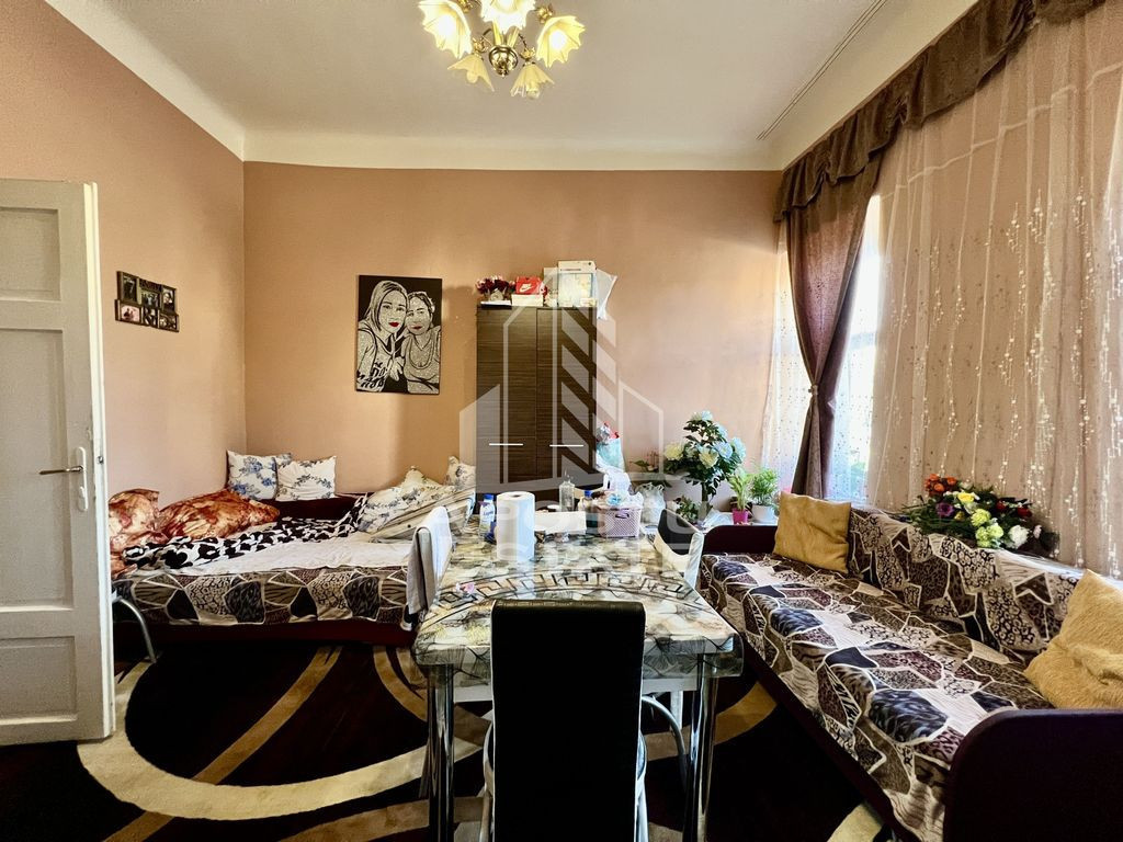 Apartament 3 camere, curte comuna, toate utilitatile, zon...