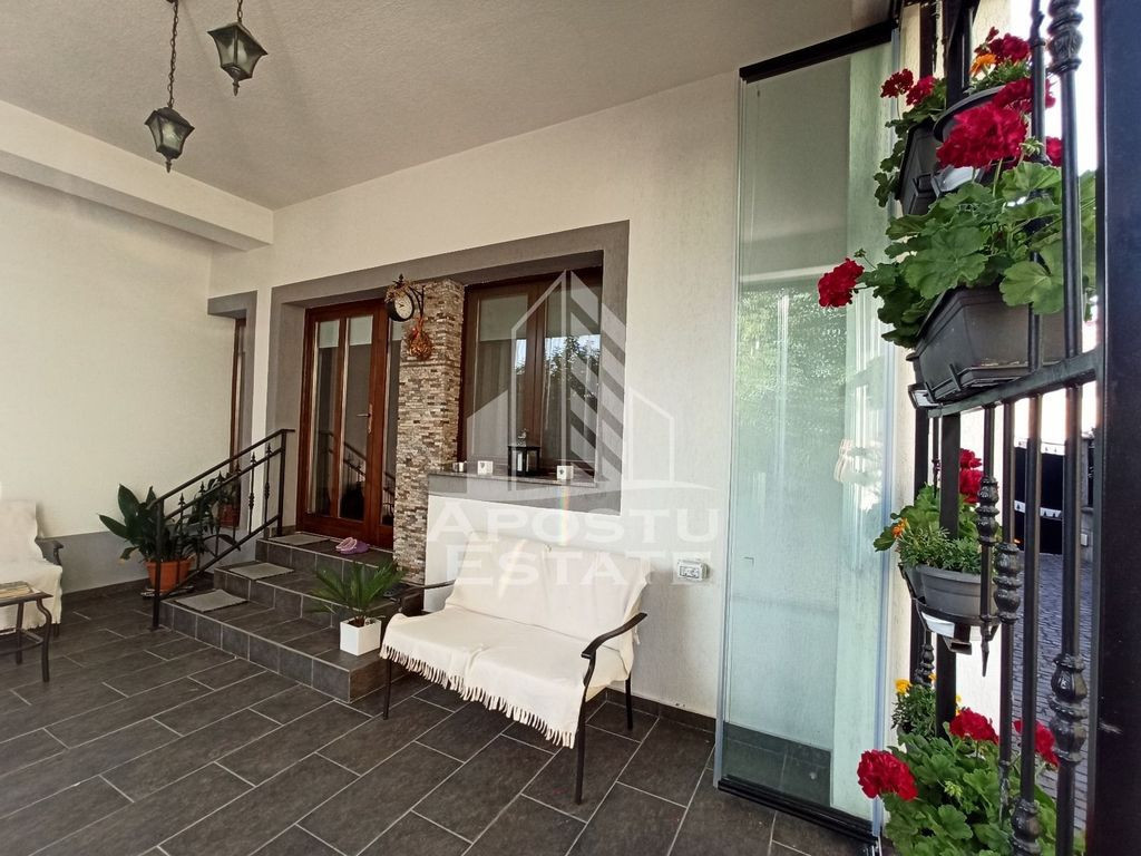 Casa 5 camere, curte, gazon livada in Gradiste