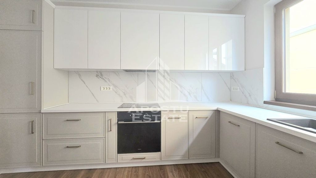 Duplex 5 camere, 3 locuri de parcare, Mosnita Noua