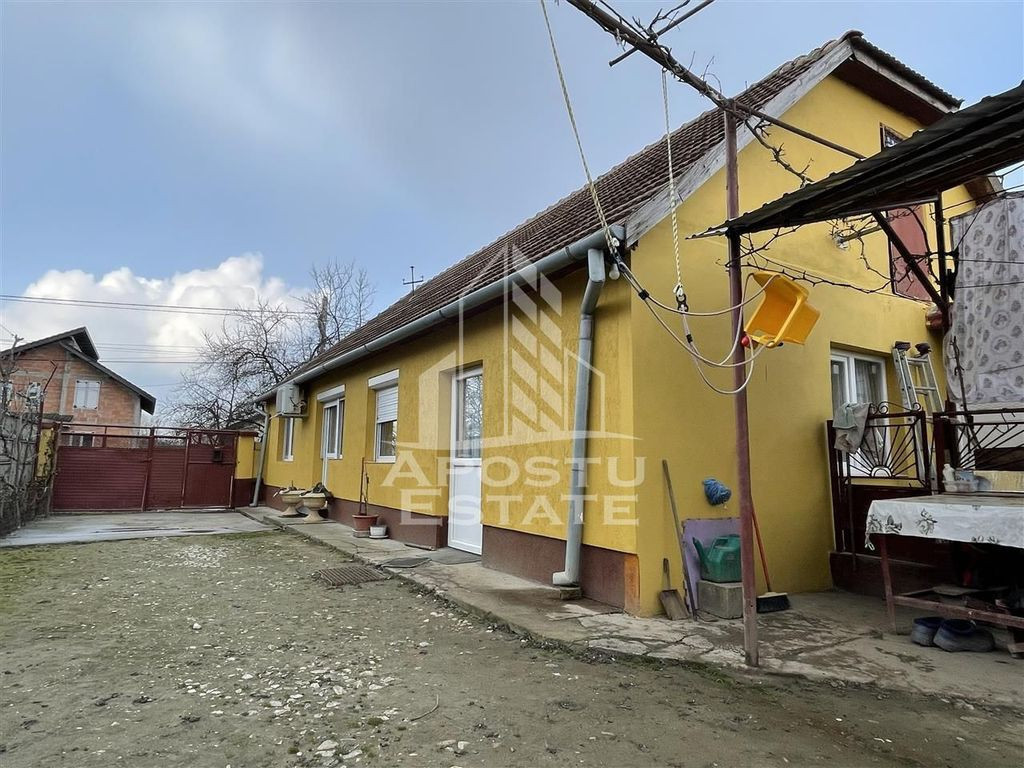 Casa renovata si teren fs 18m Sanmihaiu Roman