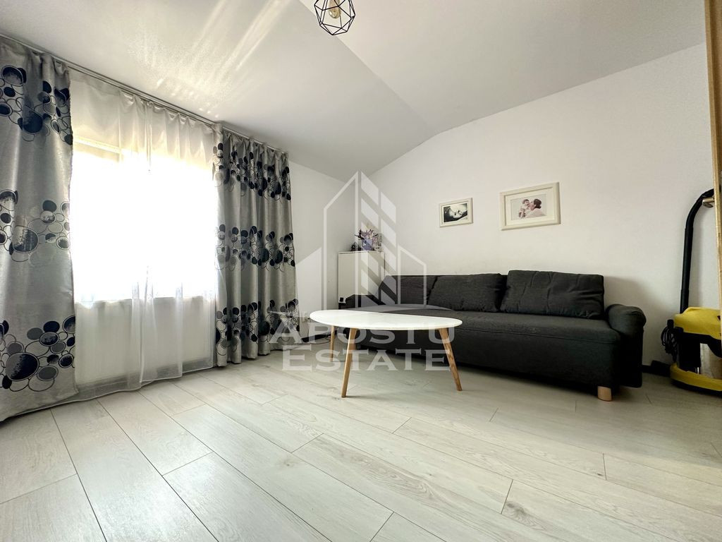 Apartament cu 3 camere, decomandat, centrala proprie, zon...