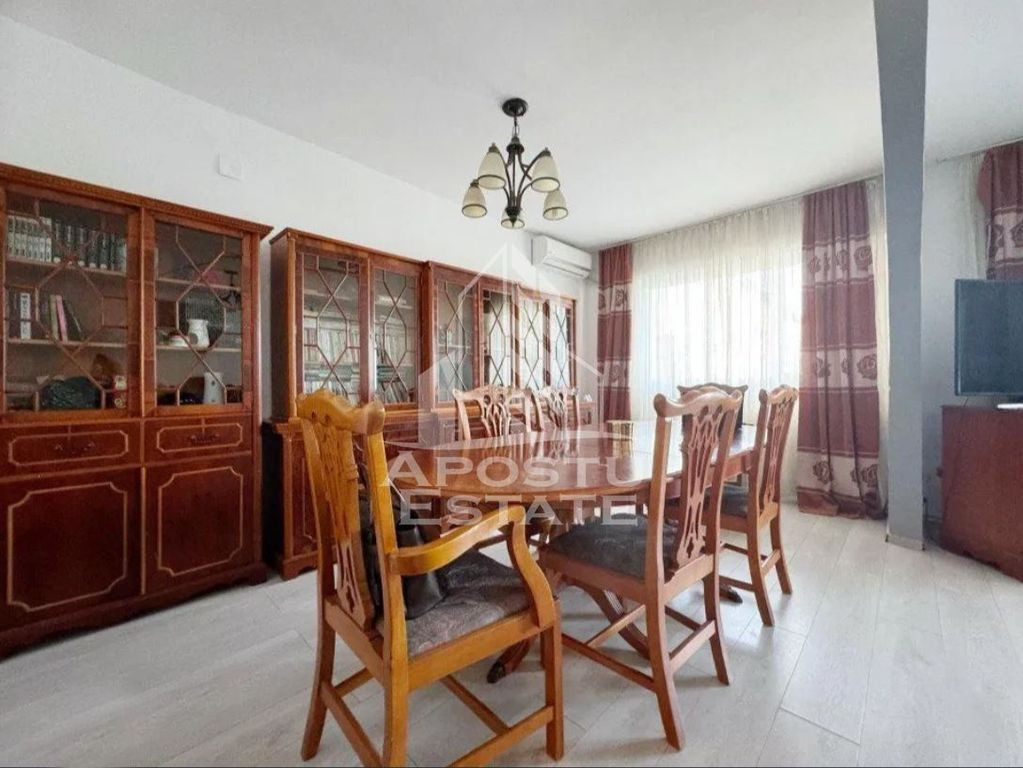 Apartament 5 camere, etaj intermediar + garaj, zona Calea...