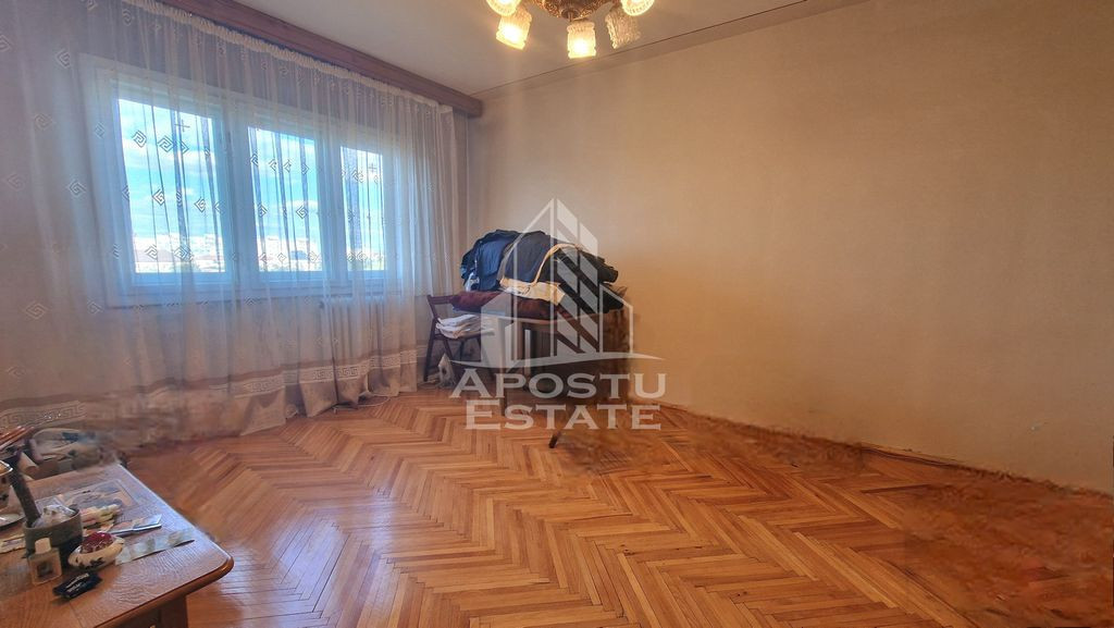 Apartament 3 camere, decomandat, etaj intermediar, zona G...