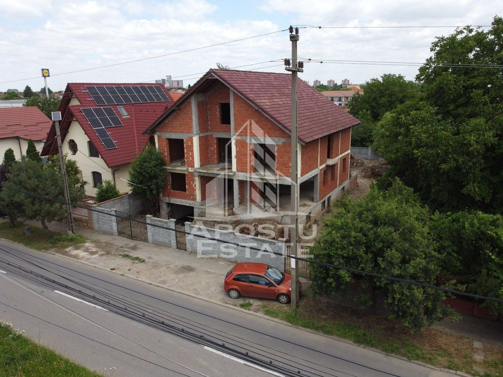 Casa individuala cu 10 camere, teren peste 1.100 mp, Frei...