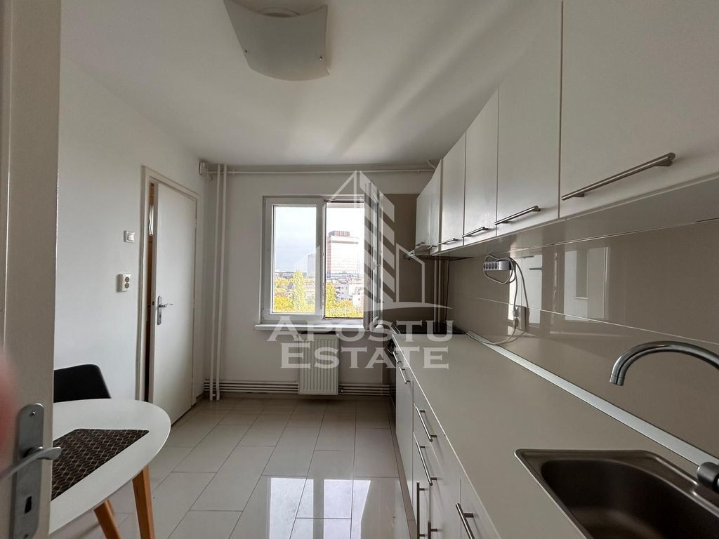 Apartament 3 camere, etaj intermediar cu centrala in Piat...