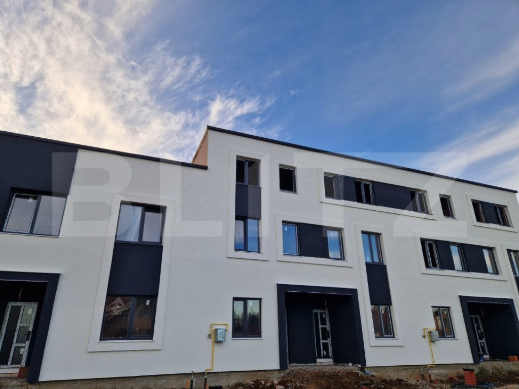 Apartament modern pe două niveluri în Sânmartin loc de pa