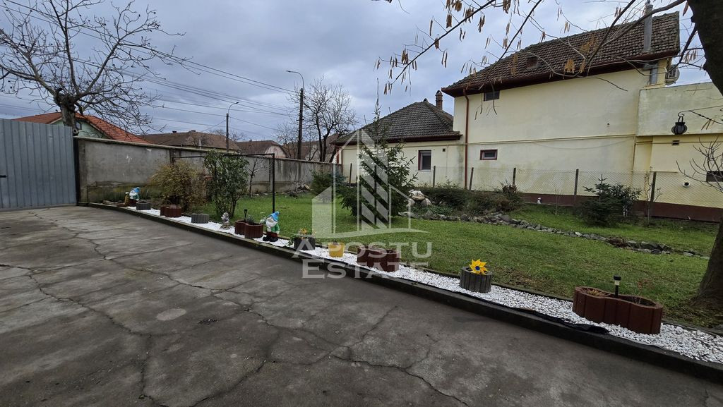 Casa individuala cu 5 camere si 3 bai, teren 1700 mp, Gia...