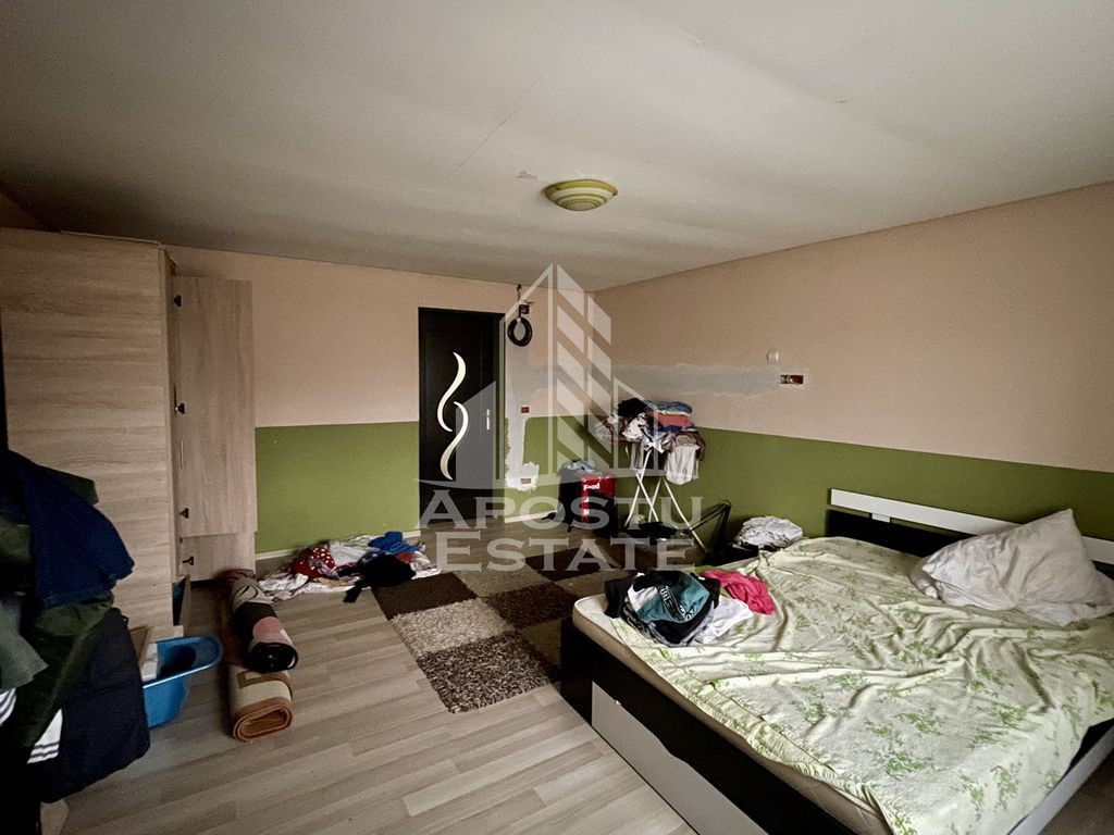 Casa pe parter, 4 camere, 2 bai si 1816 mp teren, in Sanm...