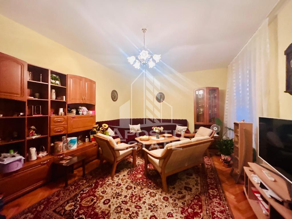 Apartament 3 camere, ideal pentru investitie, in Piata Un...