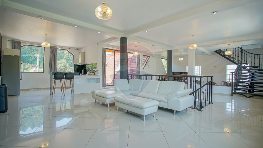 COMISION 0%! VILA 9 CAMERE CU BAI PROPRII,LIVING SI BUCAT...