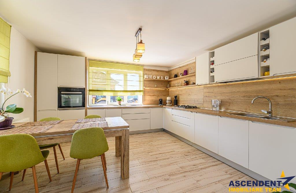 3D Film! Eleganta, luminoasa, mobilata, utilata, livada, gar