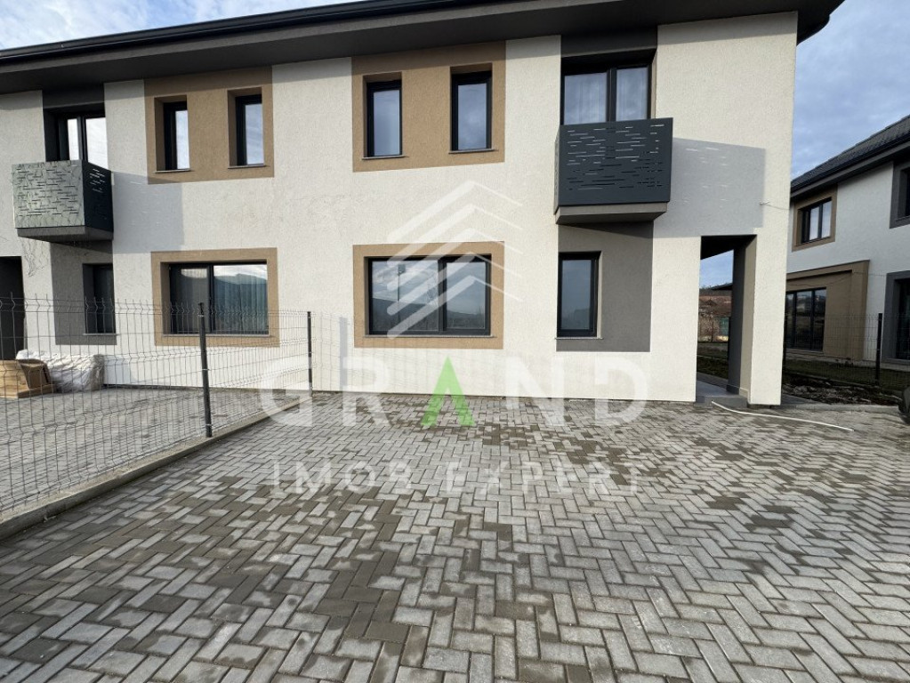 PRIMA INCHIRIERE!CASA/DUPLEX 5 camere,3 bai,3 locuri de parc