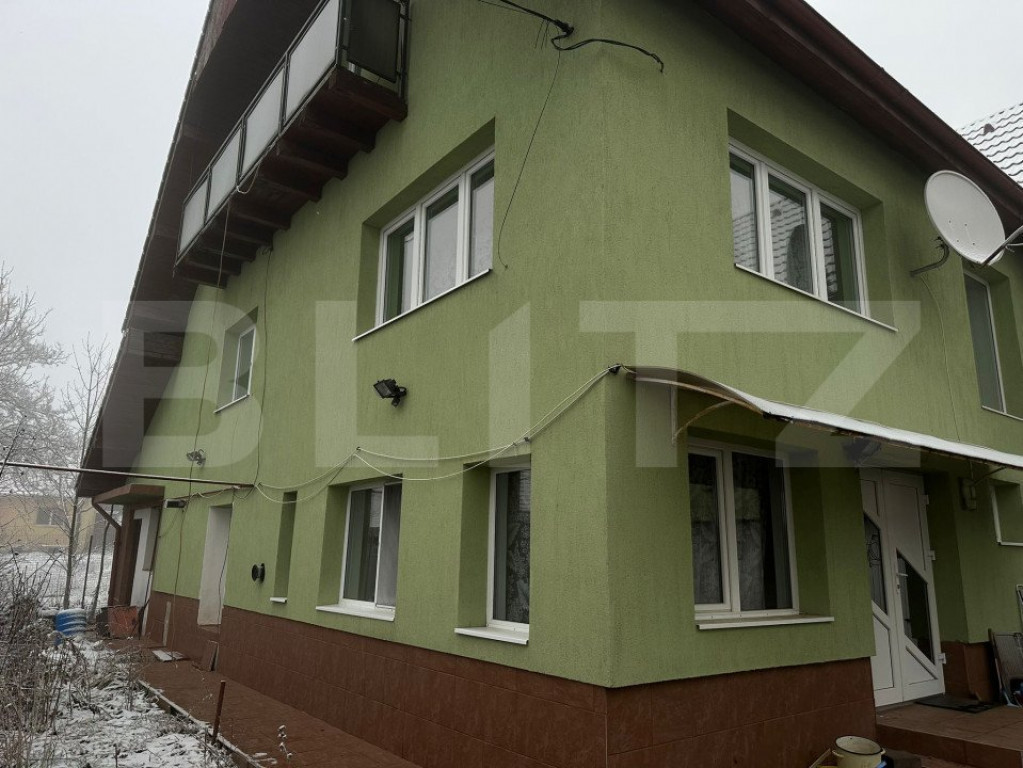 Casa individuala, 546 mp, 8 camere, 2 garaje, 696 mp teren,