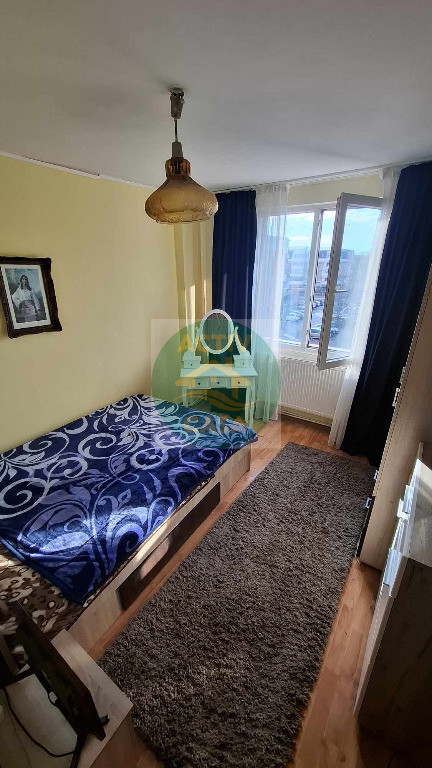 Apartament 3 camere, etaj intermediar