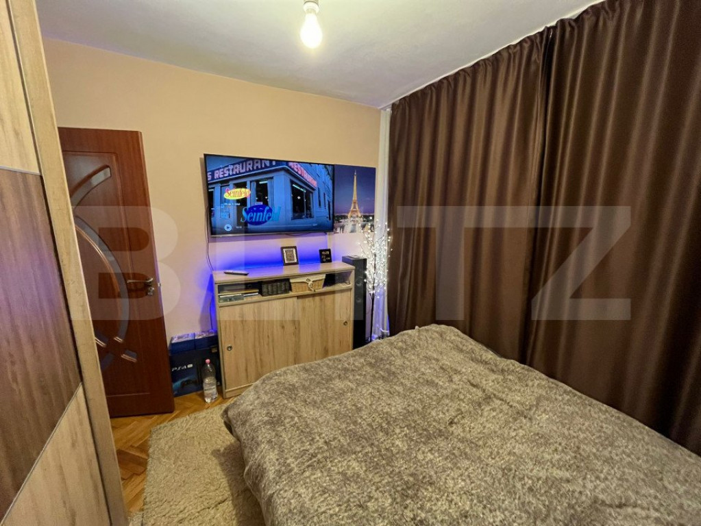 De vânzare – Apartament 4 camere decomandat – ultrac...