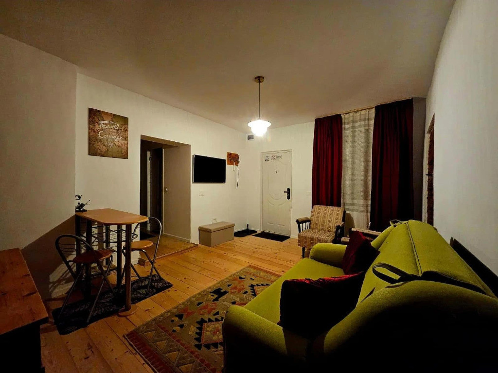 Apartament cu 2 camere, semidecomandat - zona Centru Istoric..