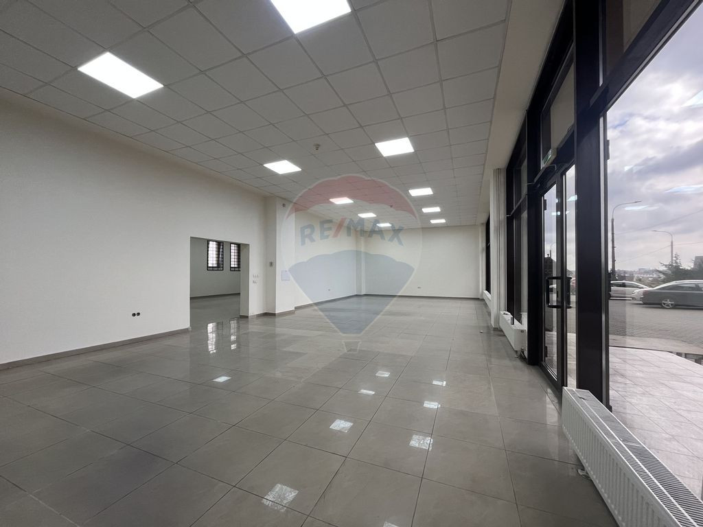 Spațiu comercial generos ,de închiriat în zona de Vest