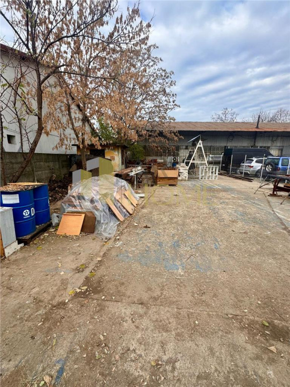 Hala industriala cu platforma betonata, in Ploiesti, zona M