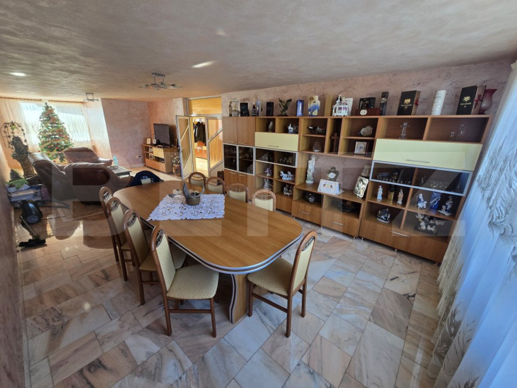 Casa impunatoare si spatioasa, 9 camere, zona Alba-Micesti