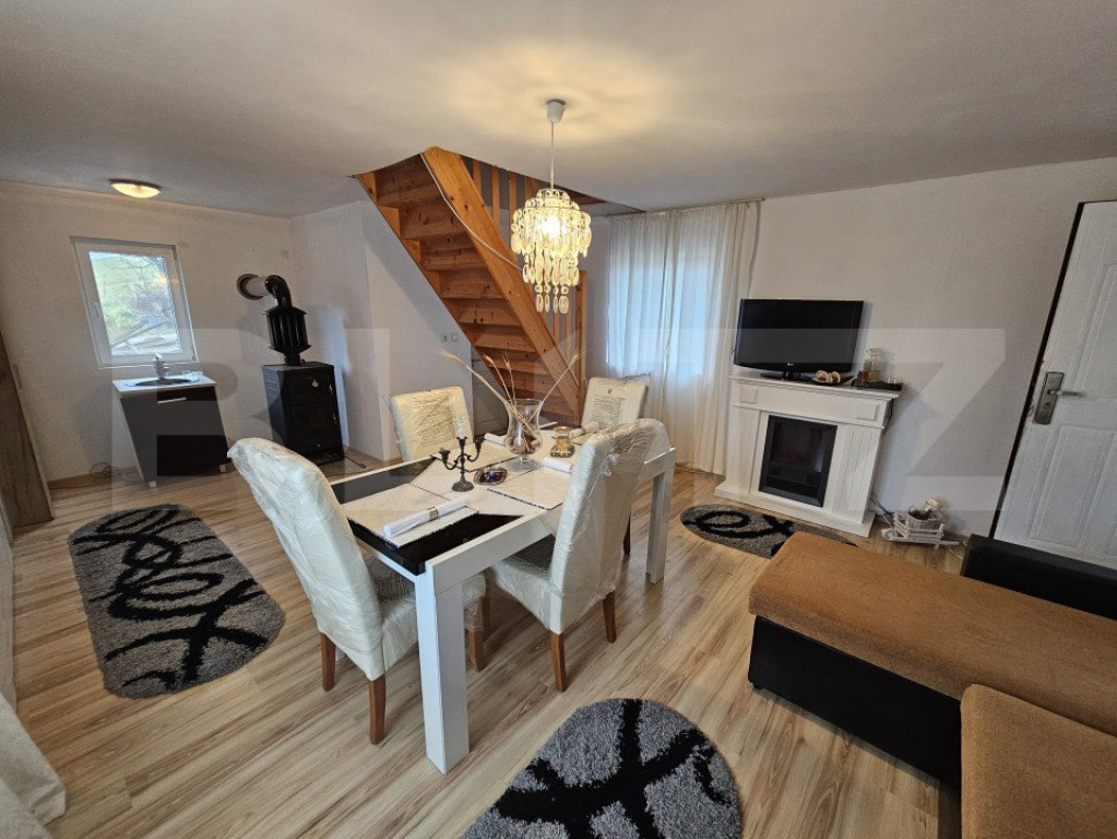 Casă cu 3 camere, 90 mp utili, 1000 mp teren, în Căinelu