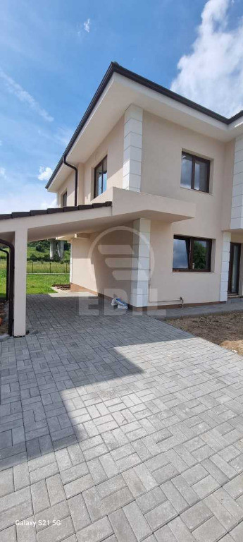 Casa individuala de vanzare,Luna de Sus