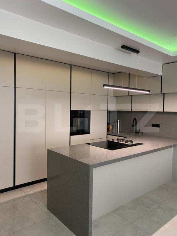 Apartament 3 camere, 80 mp, finsaje de lux, loc de parcare,