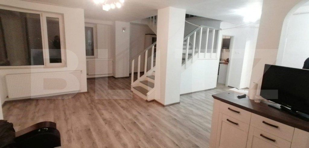 Apartament de vanzare, 4 camere, 117 mp, zona Centru