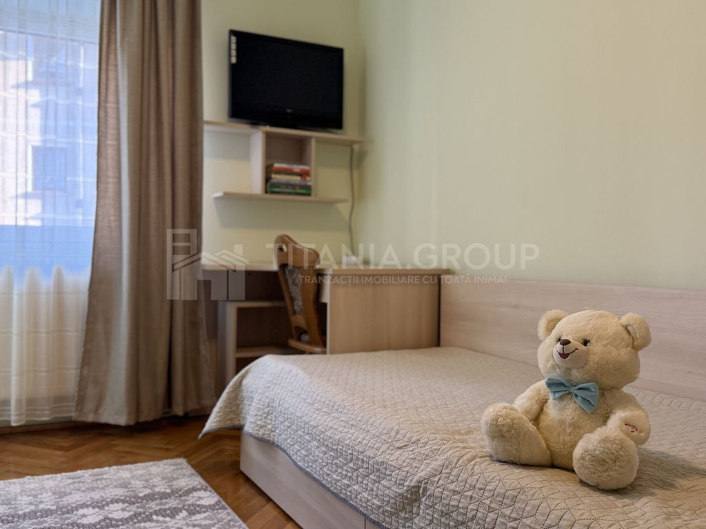 Apartament 3 camere decomandat+ loc de parcare - Centrul ...