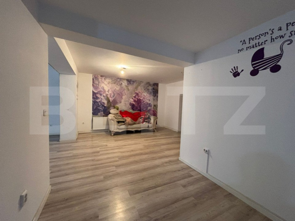 Spatiu comercial de vanzare, cu 8 incaperi, 416 m2, zona ult