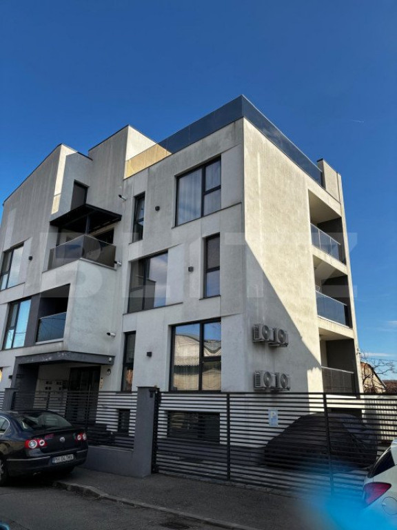 Apartament de vanzare, cu 4 camere, 4 balcoane, 75 mp, zona