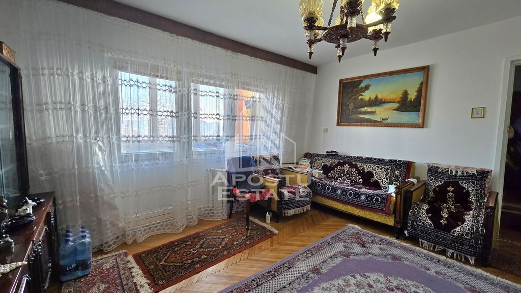Apartament cu 2 camere, etaj 3, centrala proprie, zona Li...
