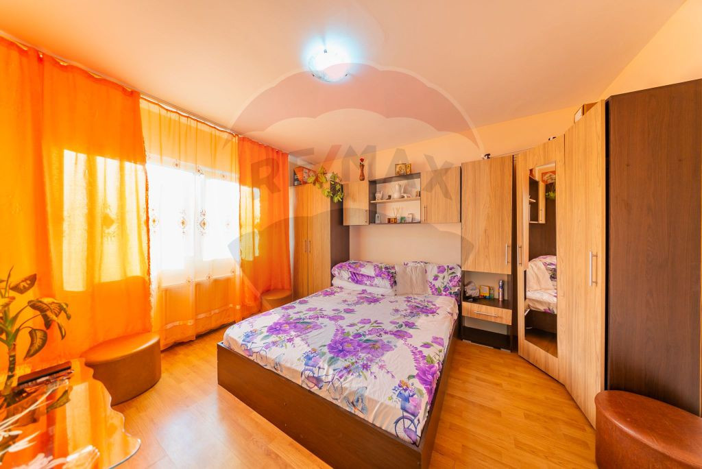 Garsoniera la cheie de vanzare etajul 1 , zona 6 Vanatori...