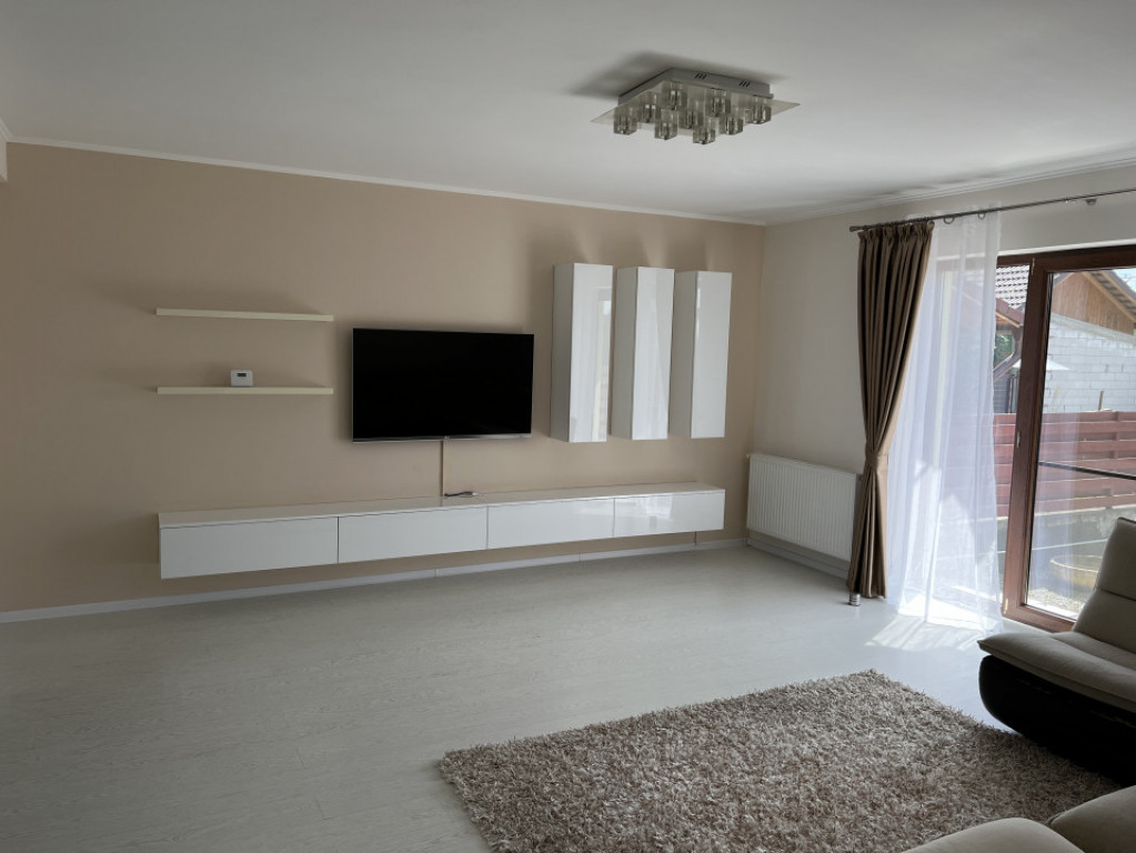 Casa 4 cam 2 baii arhitectilor curte mare 3 locuri parcare