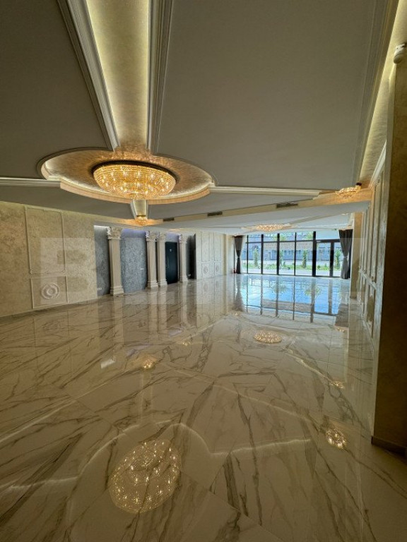 Spatii comerciale finisate, 122x2 mp, bloc nou, zona Piata 1