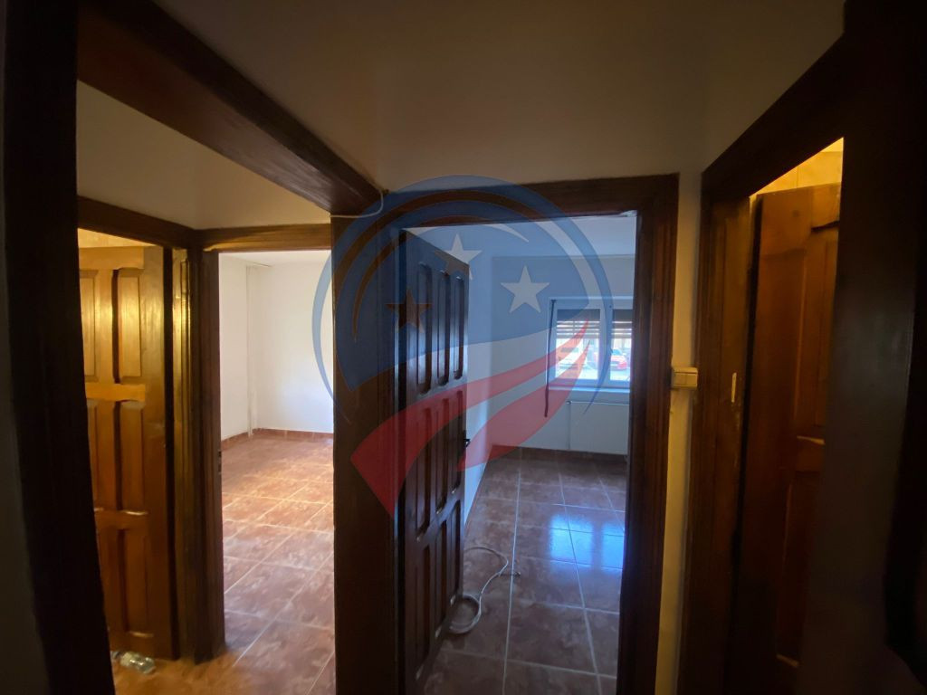 APARTAMENT SPATIOS 1 MAI 4 CAMERE PARTER CA POTENTIAL SPA...