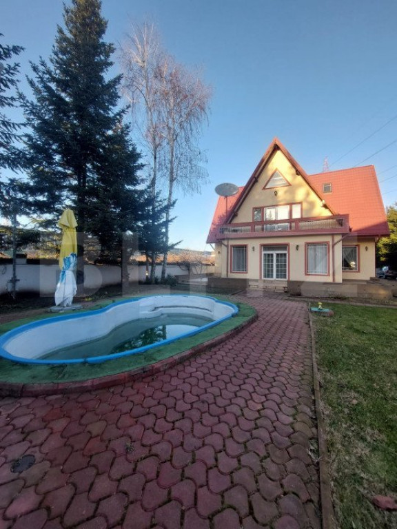 Vila, 10 camere, 580 mp, zona Cartier Albert