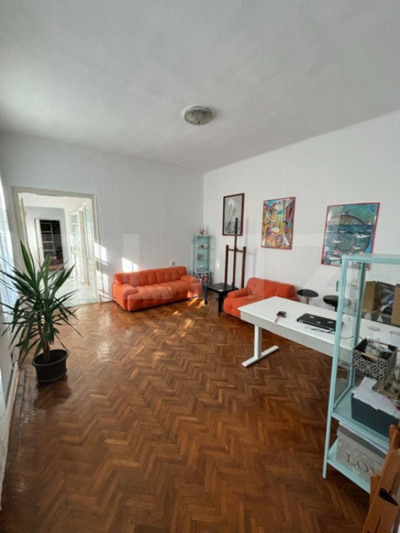 Apartament 3 camere, tavan inalt, garaj, zona bld 16 Decembr