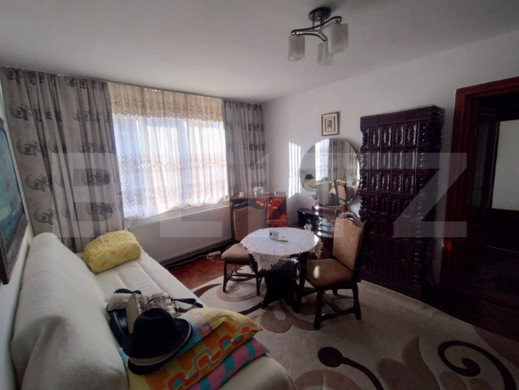 Apartament 3 camere,60 mp,etaj 1,parcare,garaj,zona centrala